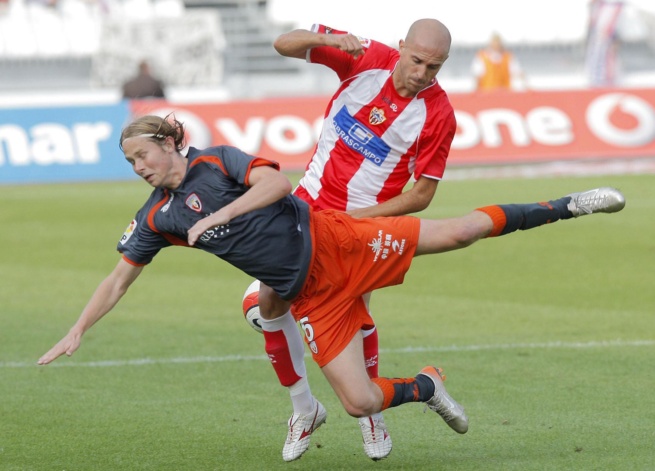 Bruno Saltor compitiendo en Primera con el Almería.