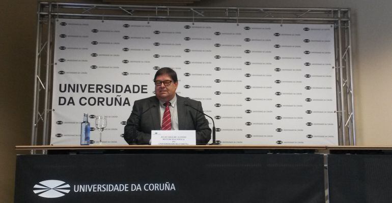 Julio Abalde, rector de la UDC