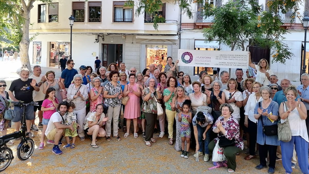 La plataforma de Familiares por la Dignidad de los Mayores se lanza a la calle en Ibiza
