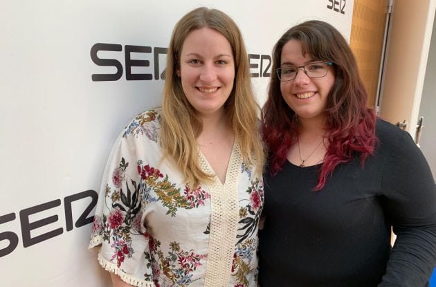 Verónica Carmona y Aida Cervera, en los estudios de Radio Murcia