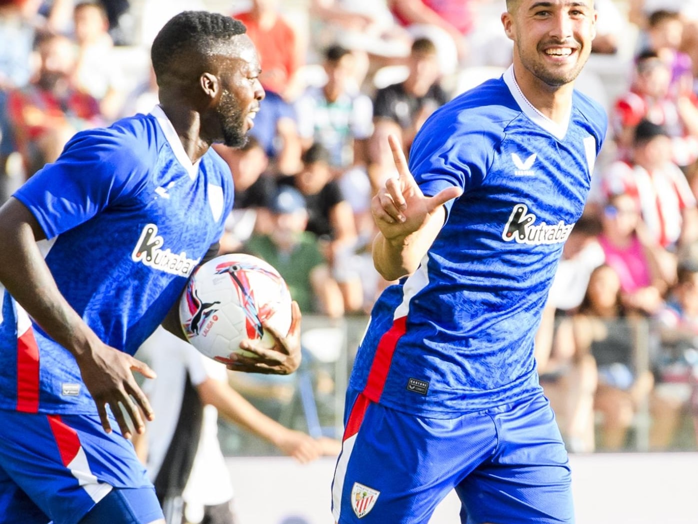 Javi Martón celebra el gol logrado en El Plantío ante el Burgos