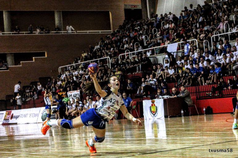 El cadete del Bm. Fem. Elda luchará por la tercera posición