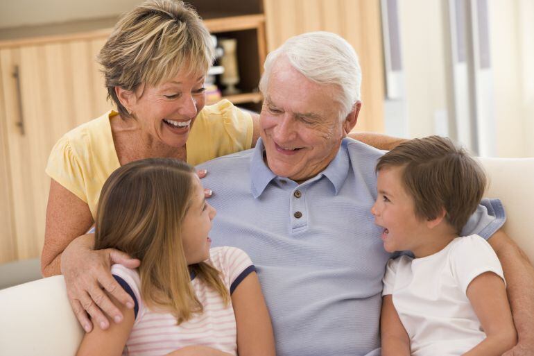 Abuelos con sus nietos