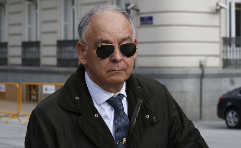 El ex número dos de la Policía Eugenio Pino, a su salida de la Audiencia Nacional, donde prestó declaración ante juez José de la Mata