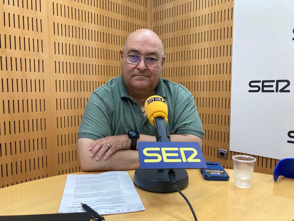 José Riquelme, presidente de la Asociación de Afectados por la talidomida (AVITE) en los estudios de Radio Murcia