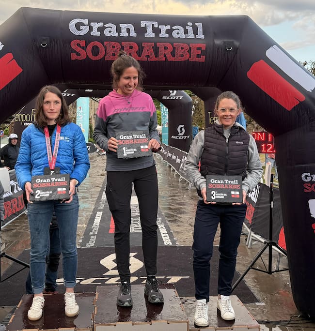 Podio absoluto maratón femenina Gran Trail Sobrarbe