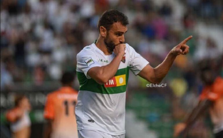 Gonzalo Verdú celebra uno de sus goles con el Elche esta temporada