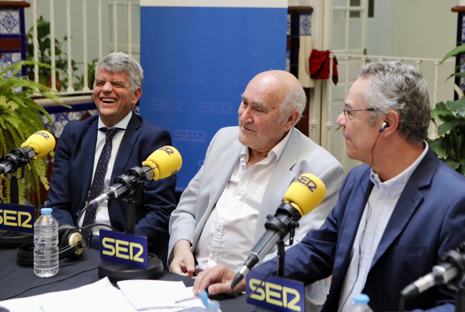 Desde la izquierda, Nacho Ansó, director del NH Collection, Sánchez Araujo y Salomón Hachuel