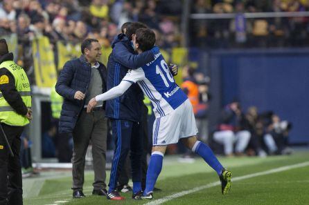 El delantero de la Real Sociedad Mikel Oyarzabal celebra el gol marcado.