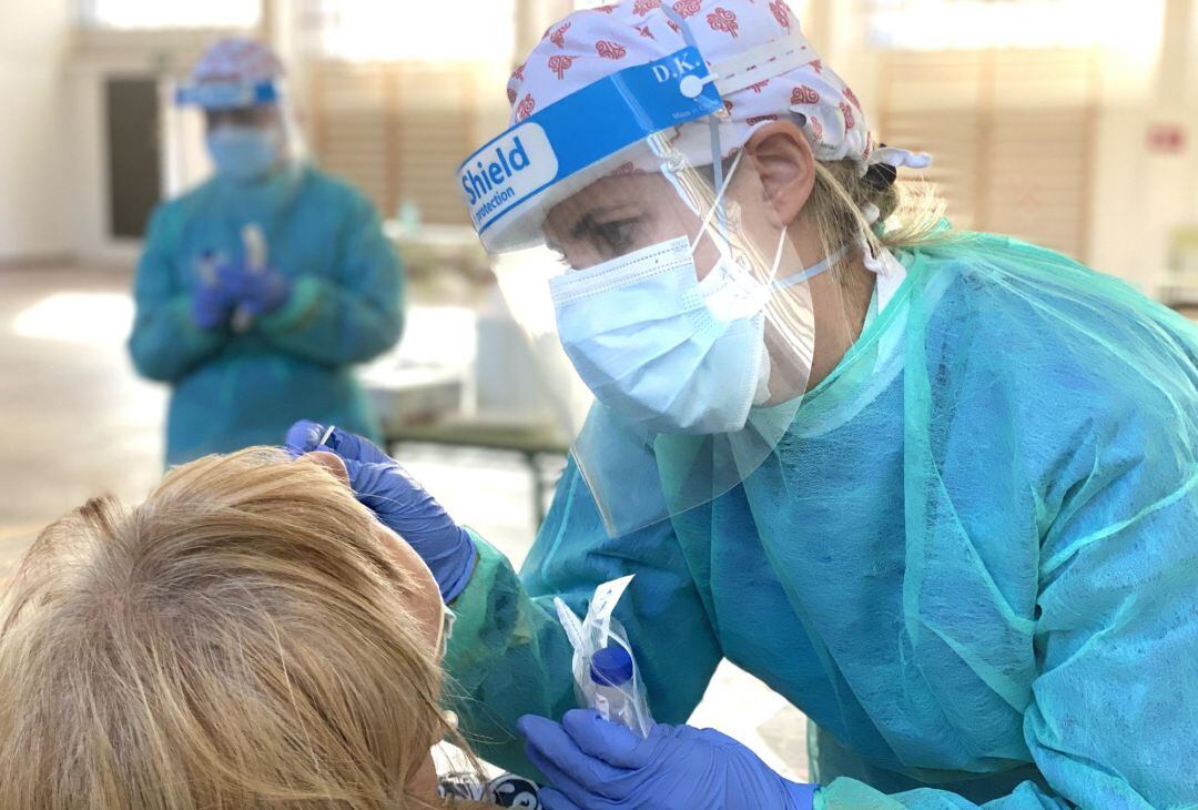 Imagen de archivo de la realización de una prueba PCR