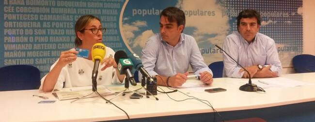 Ethel Vázquez, conselleira de Infraestructuras, junto a Diego Calvo y Martín Fernández Prado