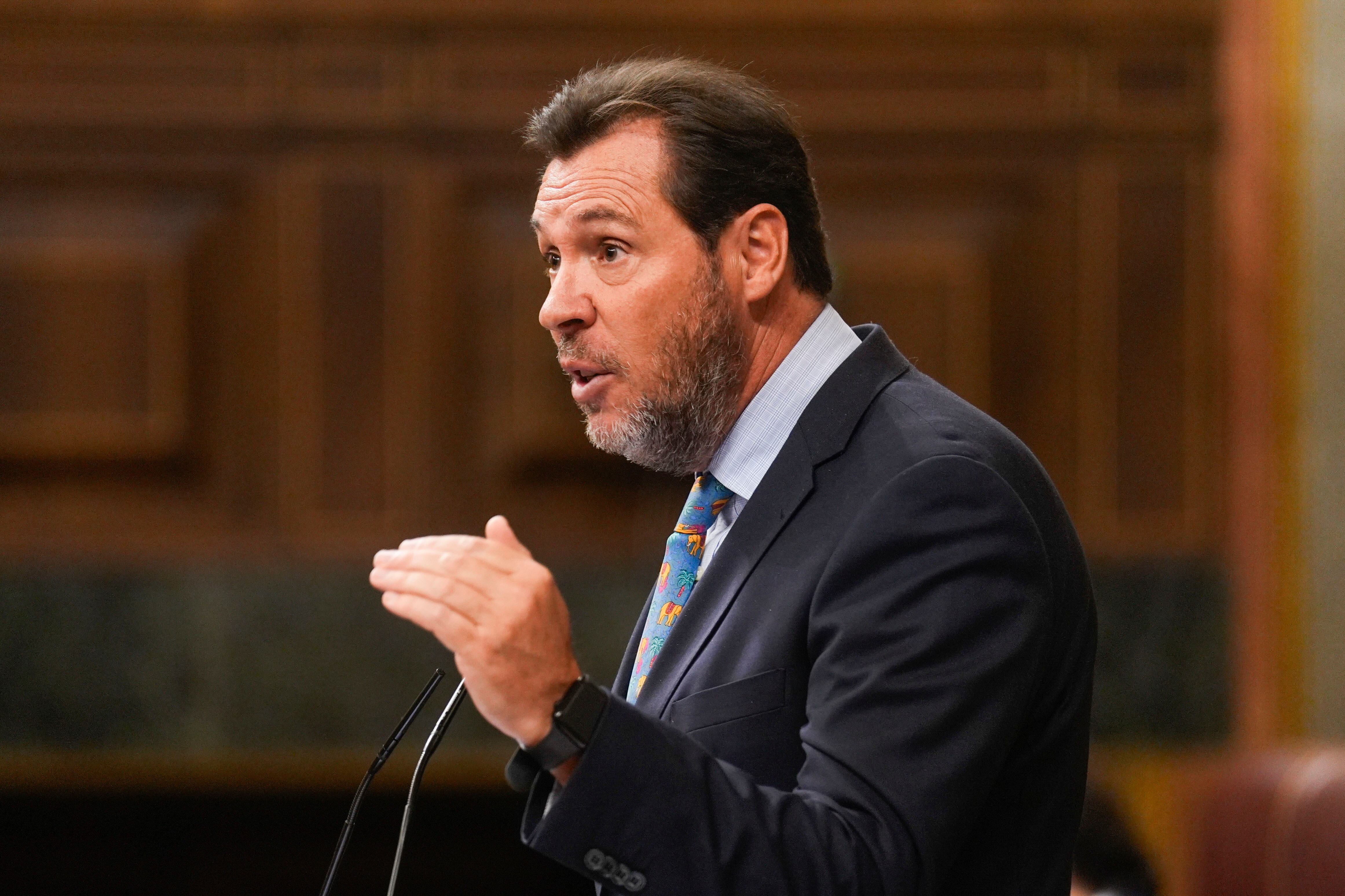 El ministro de Transportes y Movilidad Sostenible Óscar Puente, durante el pleno del Congreso de los Diputados celebrado este miércoles en Madrid.