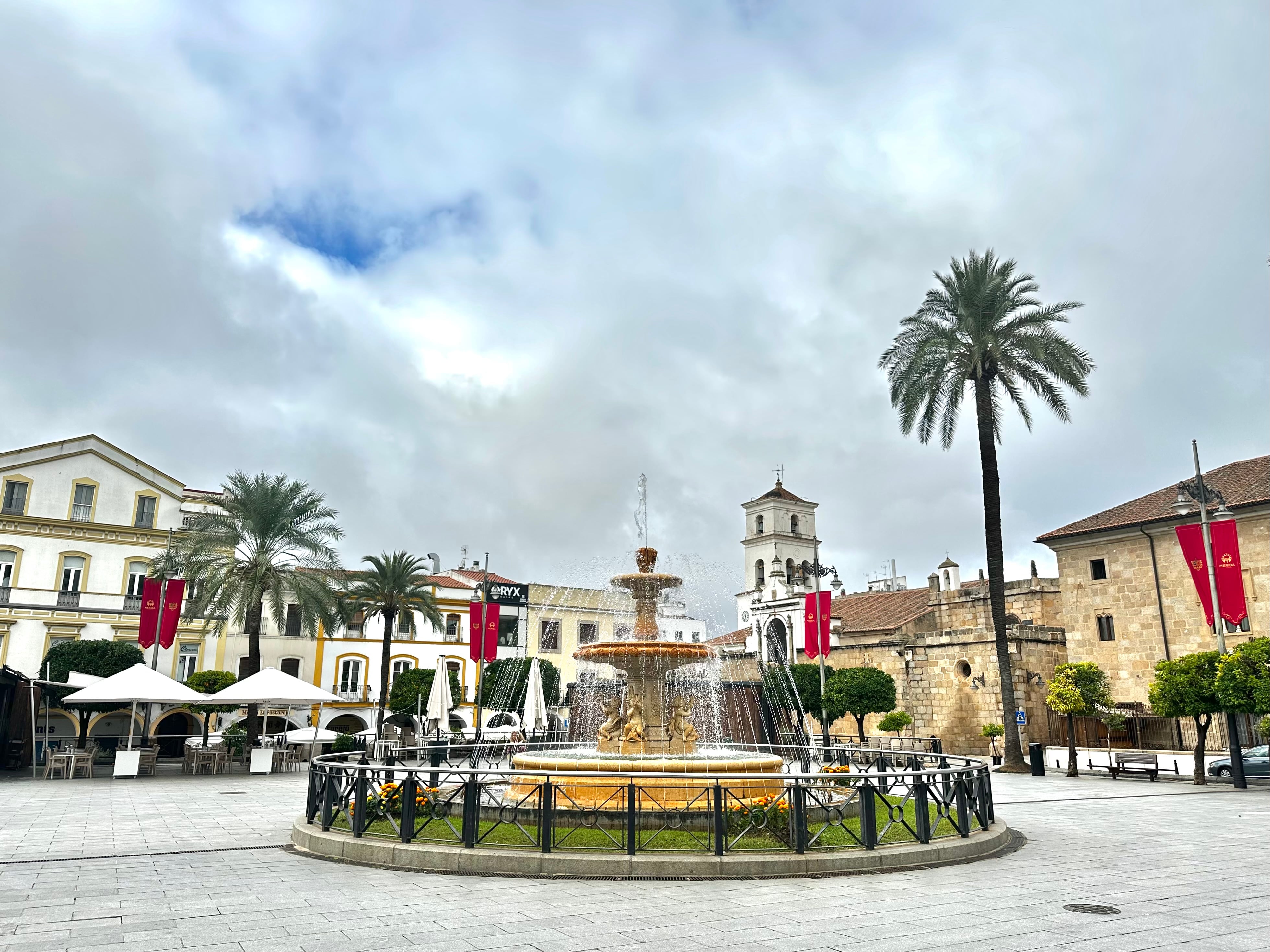 La Plaza de España preparada para los actos extraordinarios de Santa Eulalia