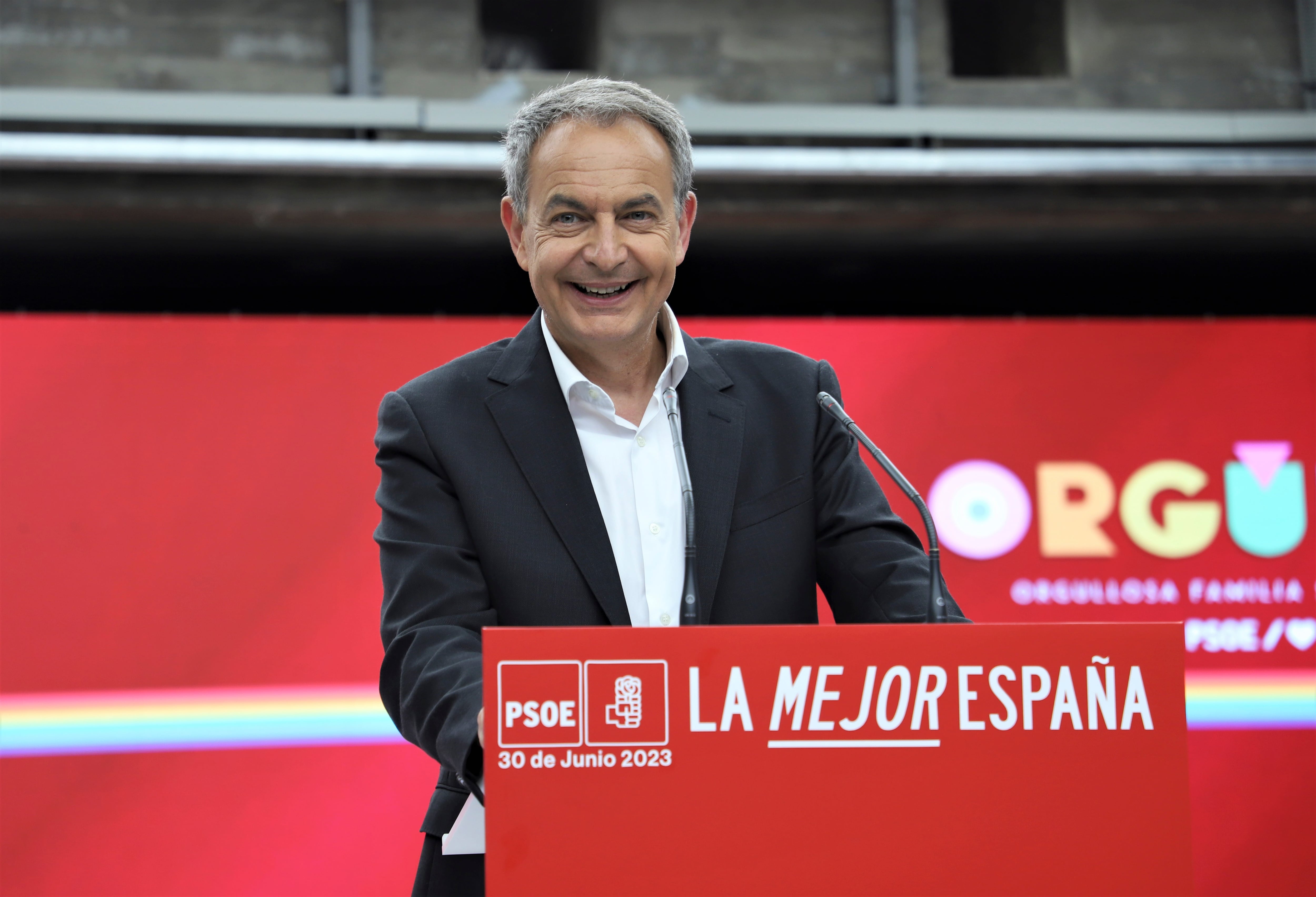 El expresidente del Gobierno, José Luis Rodríguez Zapatero, en un mitin del PSOE