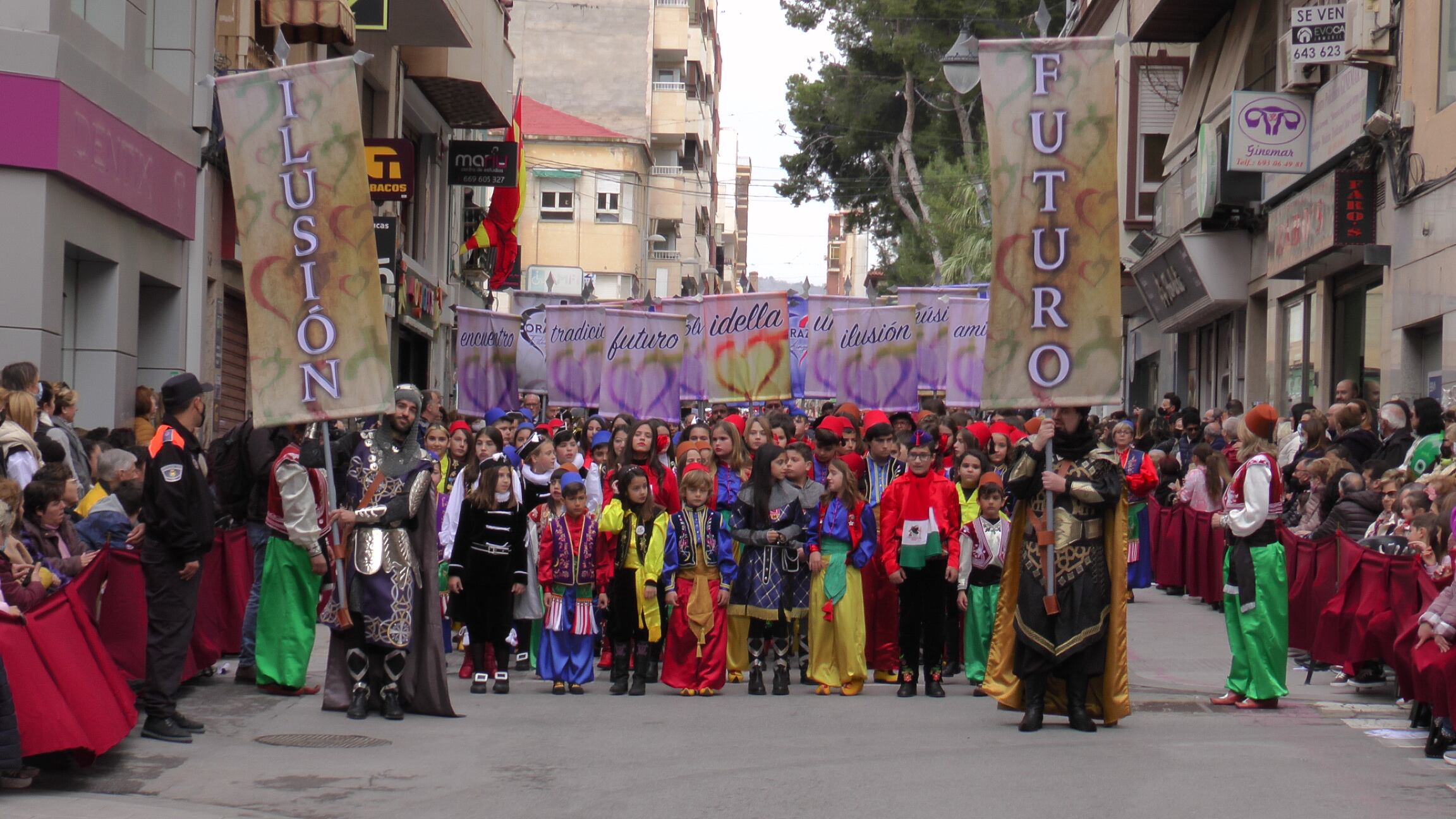 Los niños han participado de este desfile en Elda