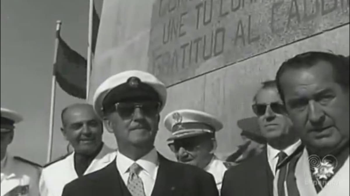 Pontevedra retira la medalla de oro a Franco