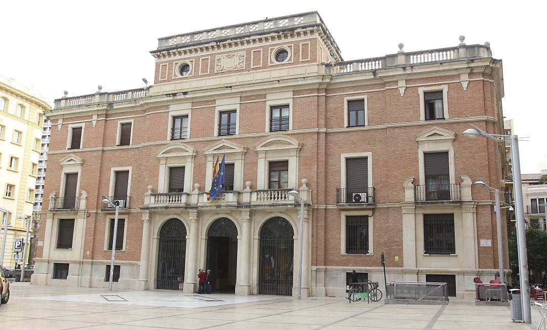 Edificio de la Diputación de Castellón en la plaza de las Aulas