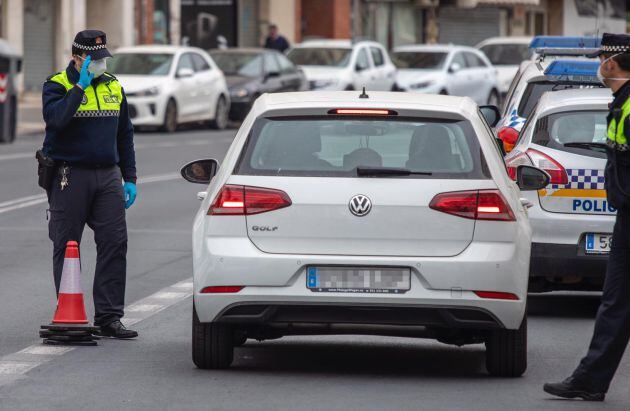 Control policial de vehículos en Huelva