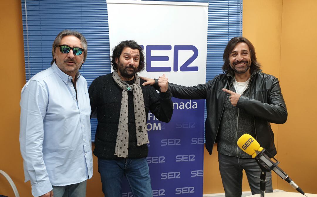 Juan, Josemi y Antonio, de izquierda a derecha, en los estudios de Radio Granada presentando su regreso a los escenarios