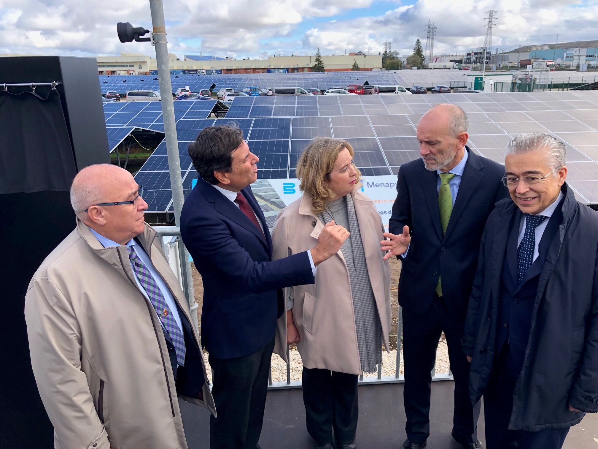 Autoridades y la dirección de Ubisa han inaugurado las nuevas instalaciones de paneles solares de la factoría