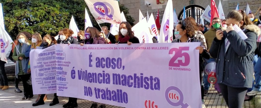 La CIG se moviliza delante de la Delegación del Gobierno