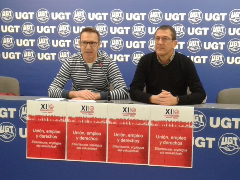 El actual secretario general de UGT Navarra, Javier Lecumberri -a la derecha- y el secretario de Organización del sindicato, José Mejías