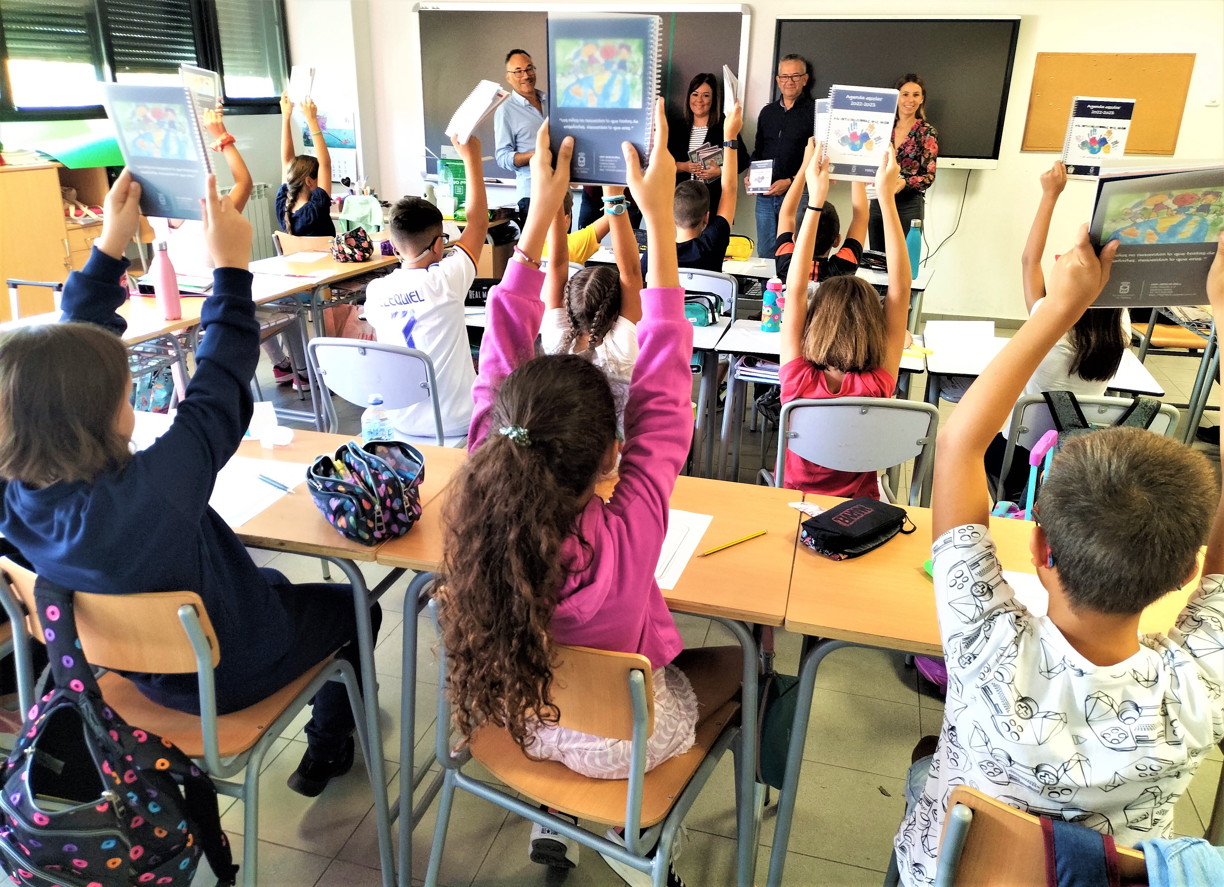 Un colegio con alumnos de Primaria.