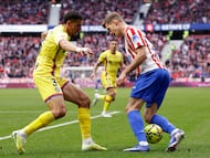 Abqar y Sorloth, durante el Atlético de Madrid-Getafe de LaLiga