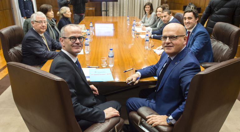 Jesús Vazquez y Jose Manuel Baltar al comienzo de la reunión