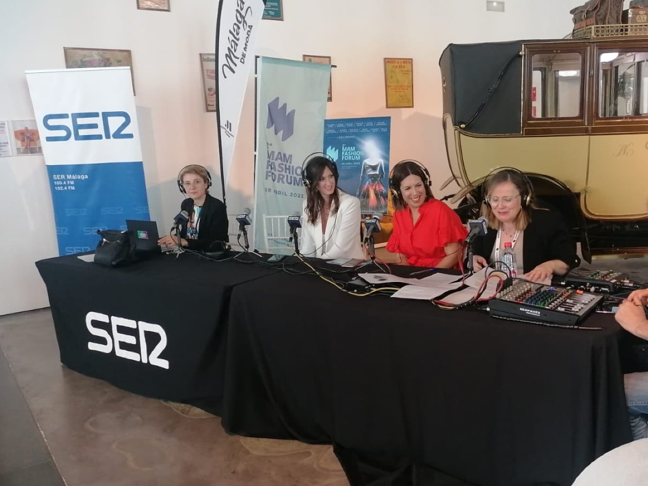 Elvira Carrera y Mar González, co-directoras del Museo Automovilístico y de la Moda durante la emisión del programa Hoy por Hoy Málaga