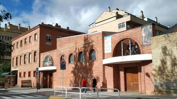 Exteriores de la iglesia Santa María de Barañáin