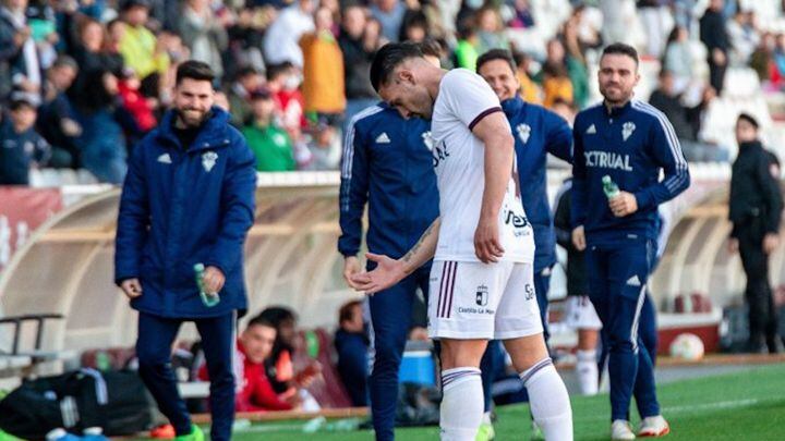 Kike Márquez celebra uno de sus goles en el Belmonte