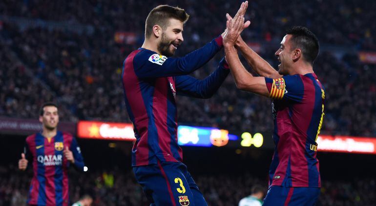 Piqué y Xavi, en un encuentro con el F.C. Barcelona.