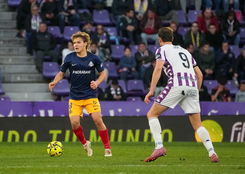 Efe Akman va dominar el centre del camp contra el Valladolid