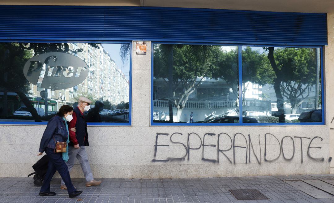 Fachada de la Sede farmacéutica Pfizer, en Málaga, 