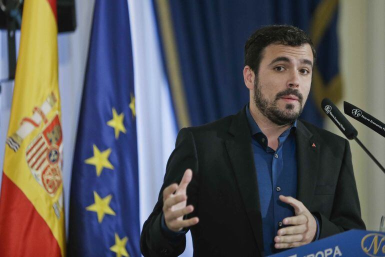 GRA034 MADRID, 30-11-2015.- El candidato de IU a la Presidencia del Gobierno, Alberto Garzón, participó en un desayuno informativo que organiza en Madrid Nueva Economía Fórum. EFE Emilio Naranjo