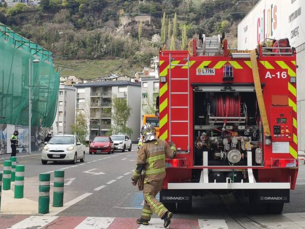 Ensurt al Clot d'Emprivat d'Escaldes per la intensa fumera apareguda a l'aparcament soterrat que va fins el Prat Gran