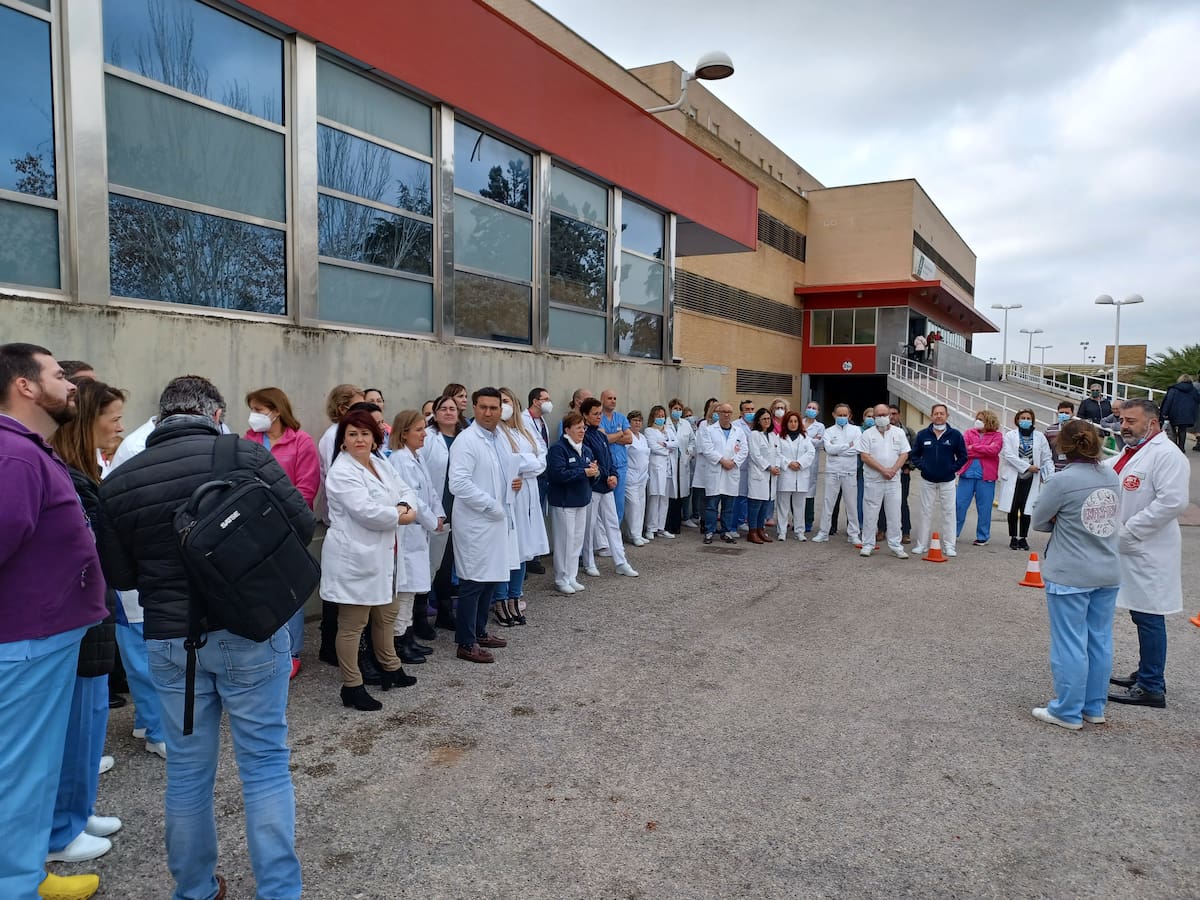 Cayetano Jiménez/ secretario de acción sindical en Satse-Jaén. Movilizaciones para pedir la presencia permanente de un guardia de seguridad las urgencias del Hospital San Agustín