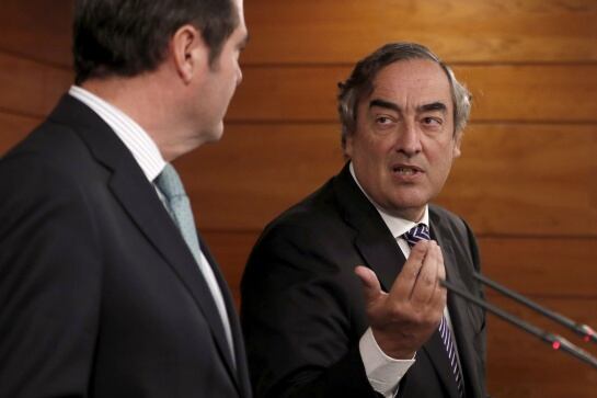 Los presidentes de la patronal CEOE y Cepyme, Juan Rosell y Antonio Garamendi, respectivamente, durante la rueda de prensa tras la reunión con el presidente del Gobierno