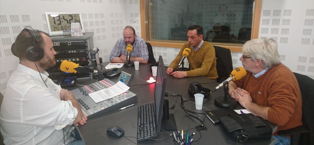 Antonio Corrales, José Manuel Zarzoso y Pedro Vigil en los estudios de SER Madrid Sur