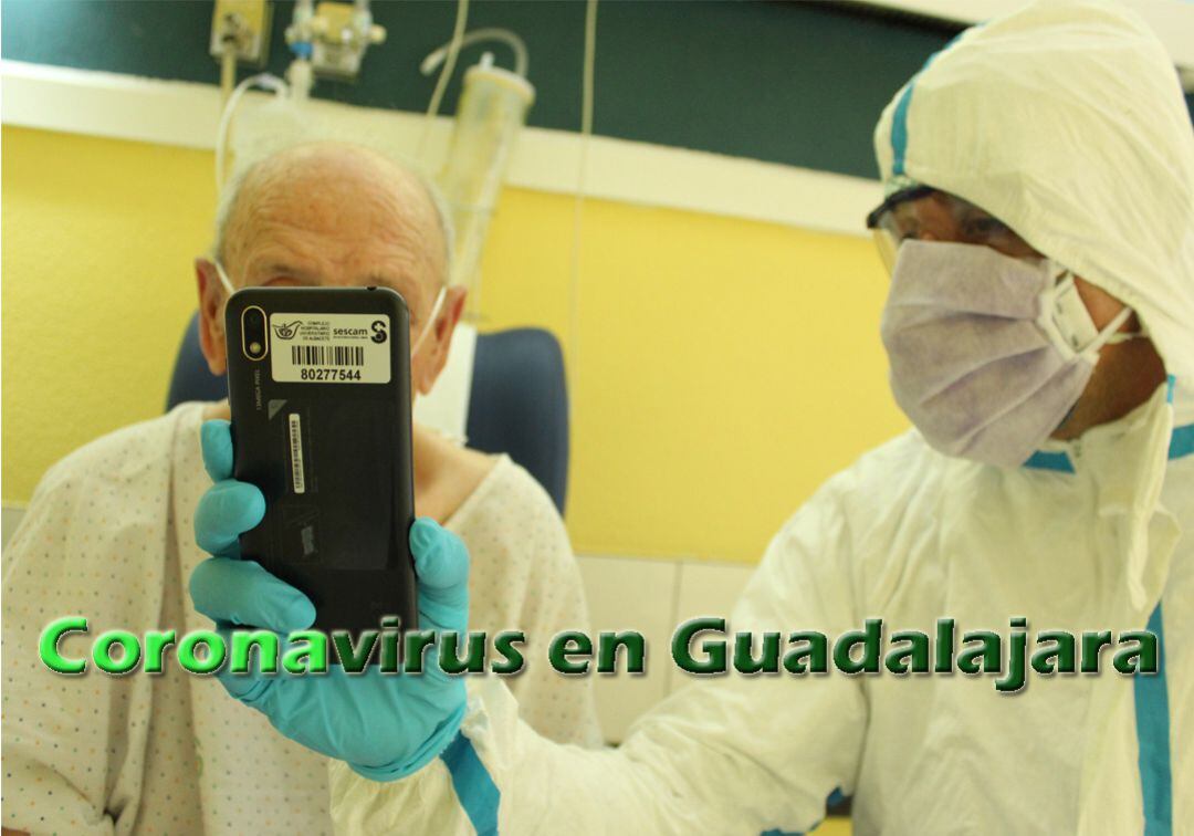 Un paciente comunicándose con su familia en Guadalajara