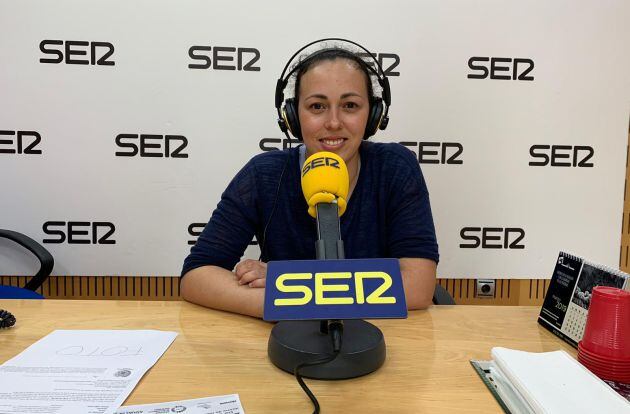Mercedes Cánovas Martínez, miembro de la Junta Ejecutiva de la Fundación Ambulancia del Deseo, en los estudios de Radio Murcia