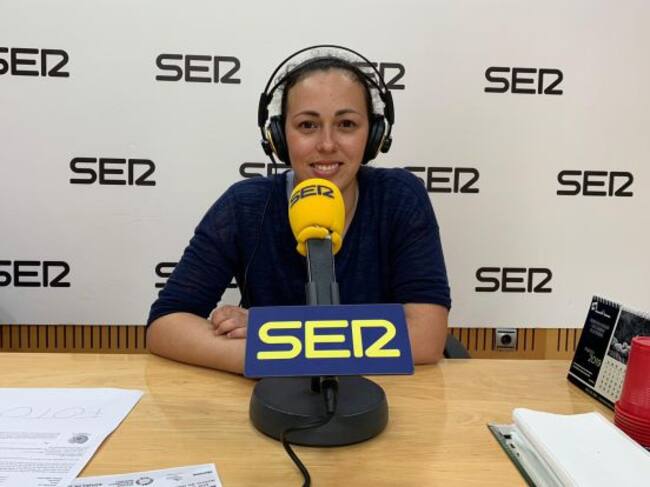 Mercedes Cánovas Martínez, miembro de la Junta Ejecutiva de la Fundación Ambulancia del Deseo, en los estudios de Radio Murcia