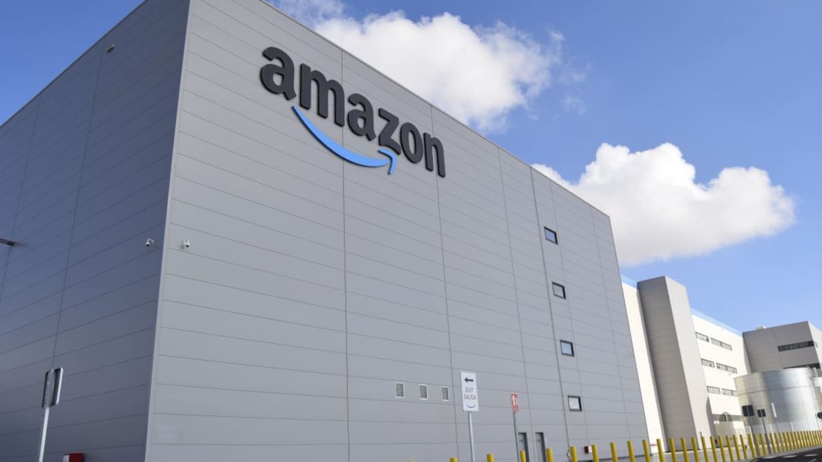 Amazon estrena su nueva planta robotizada de Murcia