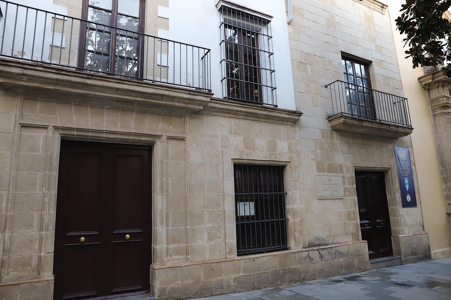 El edificio es la actual sede de la Academia San Dionisio