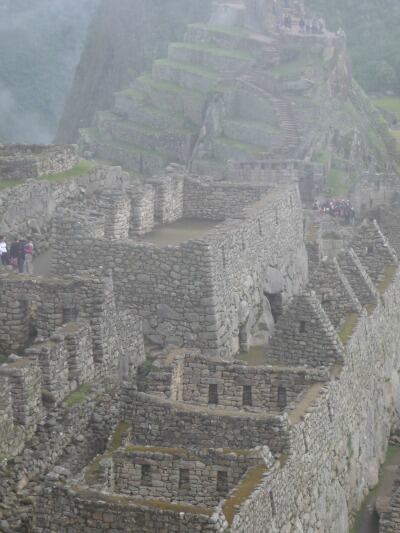 Edificio de las 3 Portadas en donde se ubica la Puerta