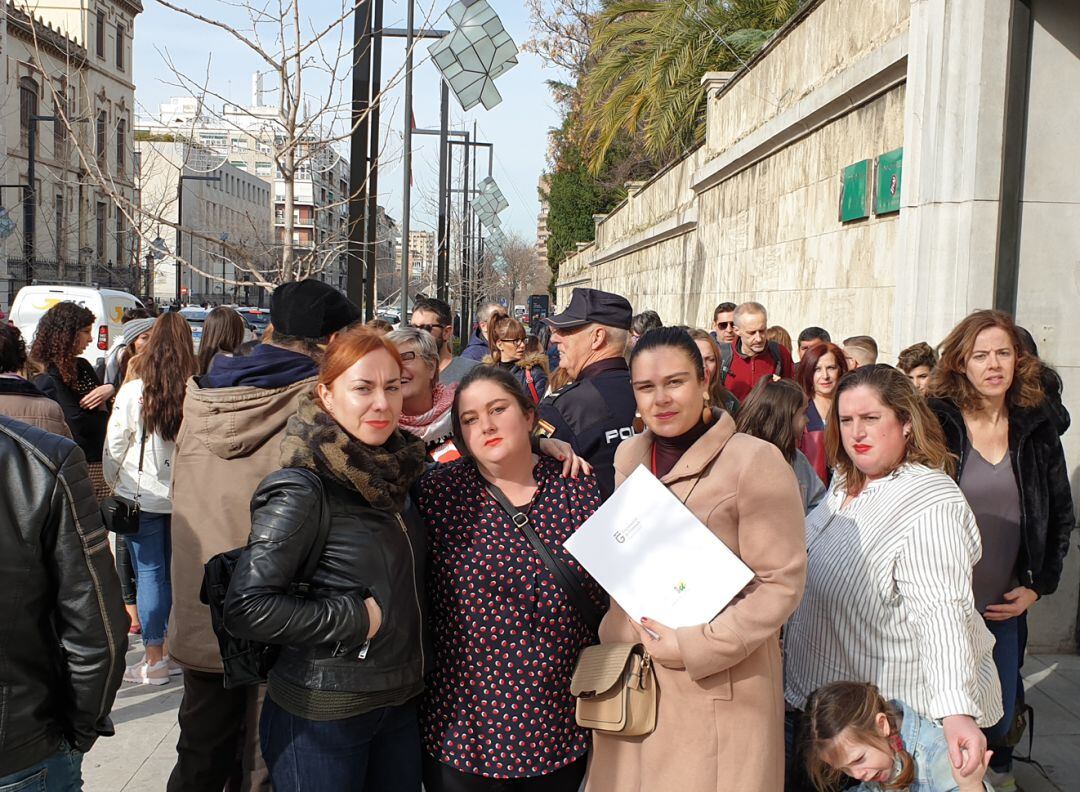 Madres de alumnos de varios pueblos de la provincia piden al delegado de Educación una reunión para aclarar el futuro de los dos primeros cursos de ESO en colegios de sus localidades