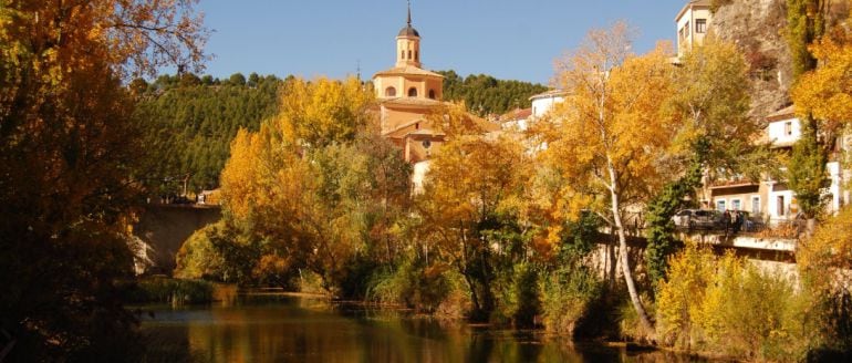 Otoño en el río Júcar a su paso por Cuenca.