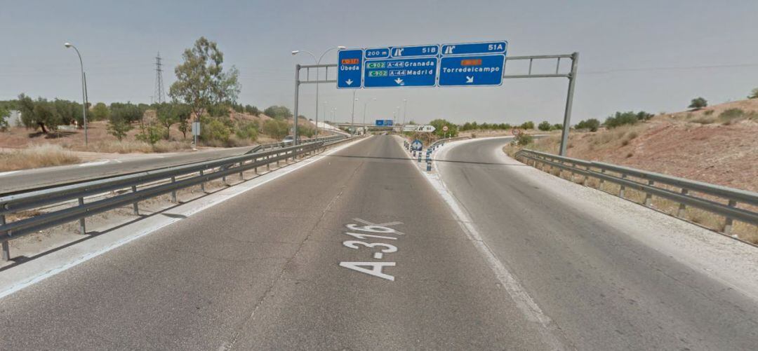 Tramo de la carretera A-316, en la que se produjo el mortal accidente.