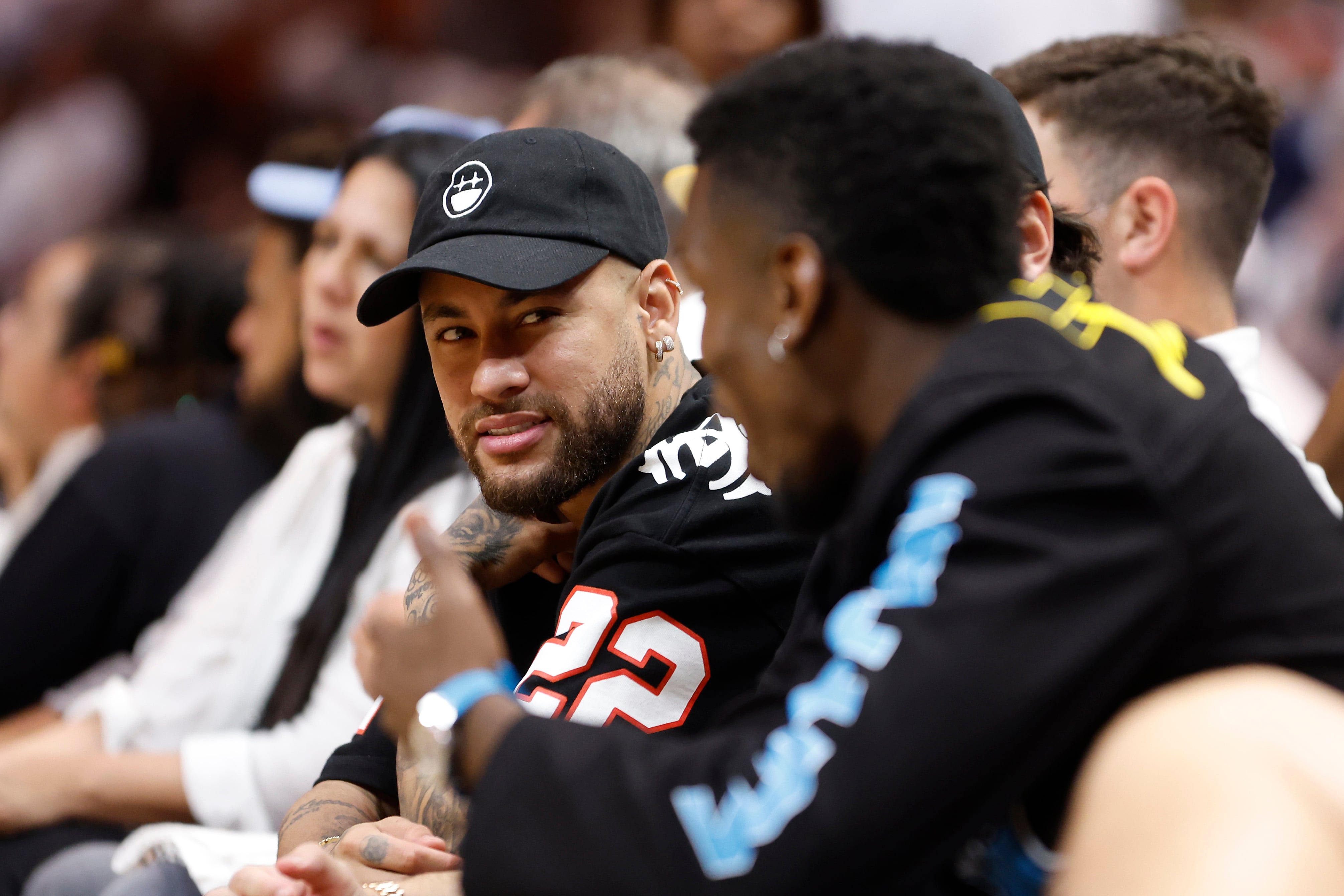 Neymar Jr. durante un partido de la final de la NBA entre Denver Nuggets y Miami Heat